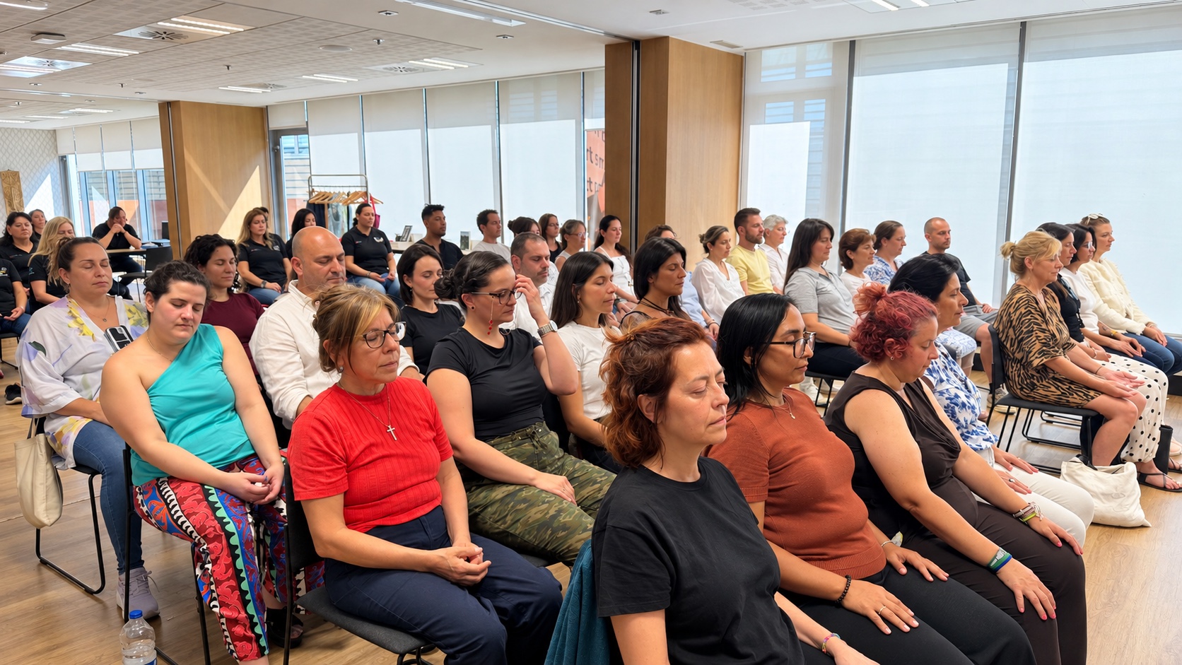 Participantes durante una actividad guiada del entrenamiento