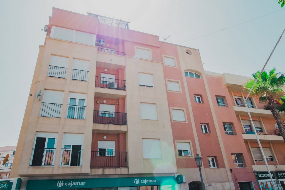 Piso zona puerto en Roquetas (Ana 03103)